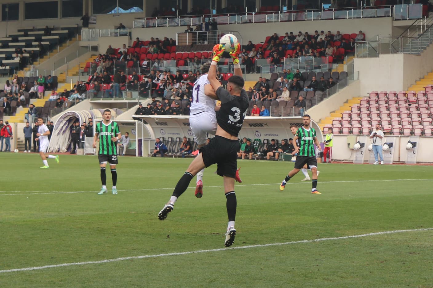 1923 Afyonkarahisarspor Zorlu Mücadeleden Altın Değerinde 1 Puan Çıkardı!