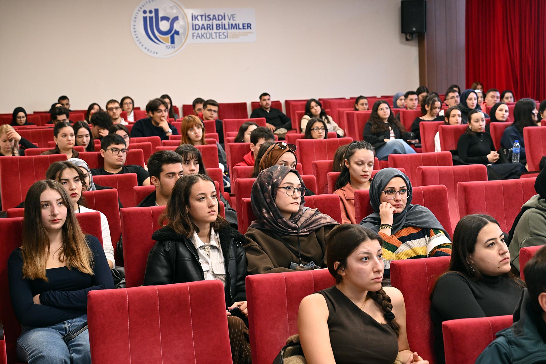 AKÜ İİBF'de Yapay Zekâ Çağına Mercek: "Geleceğin Temelinde Veri Bilimi Var"