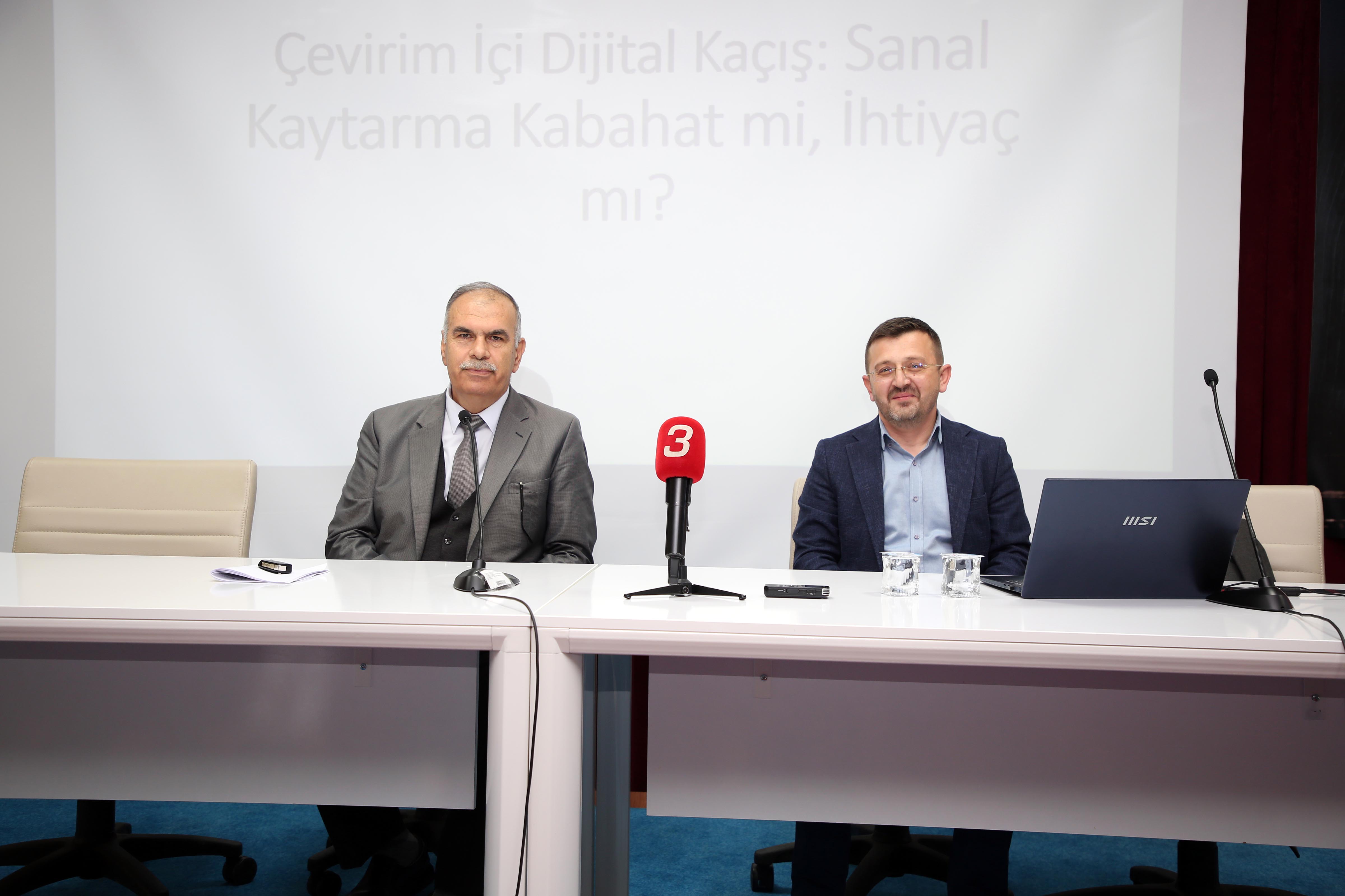 Sanal Kaytarma: İhtiyaç mı, Kabahat mi? AKÜ Bilim Kafe'de İkili Yapısı Tartışıldı