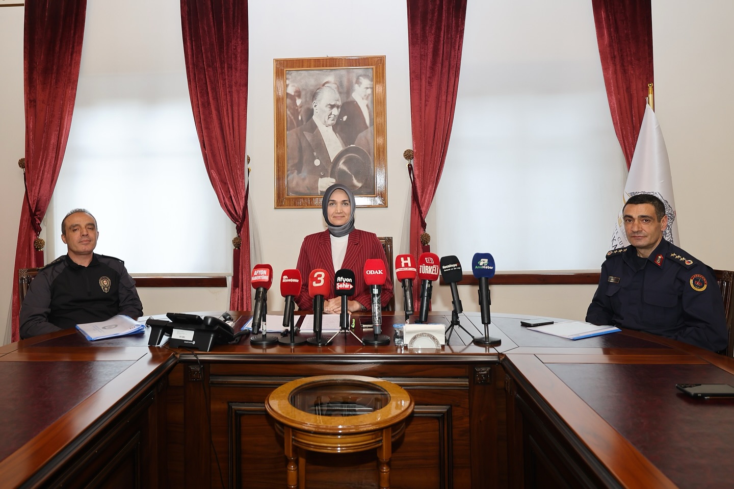 Afyonkarahisar Güven ve Huzurda Zirvede: Vali Yiğitbaşı Liderliğinde Rekor Başarılar!