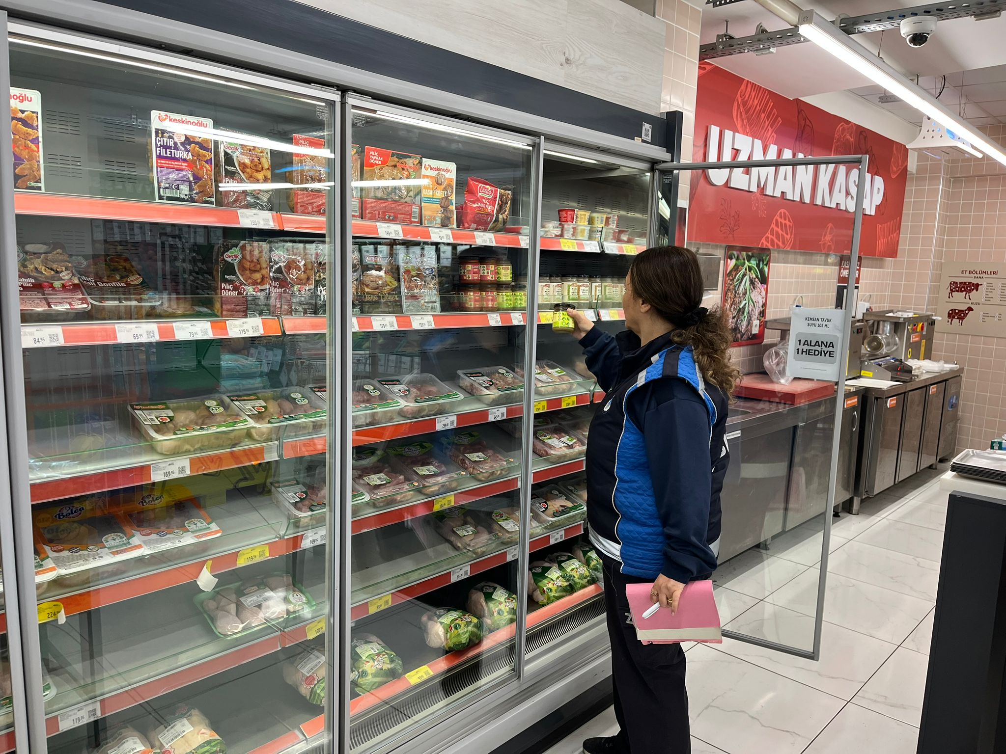 Sandıklı Belediyesi Zabıta Ekiplerinden Marketlere Denetim