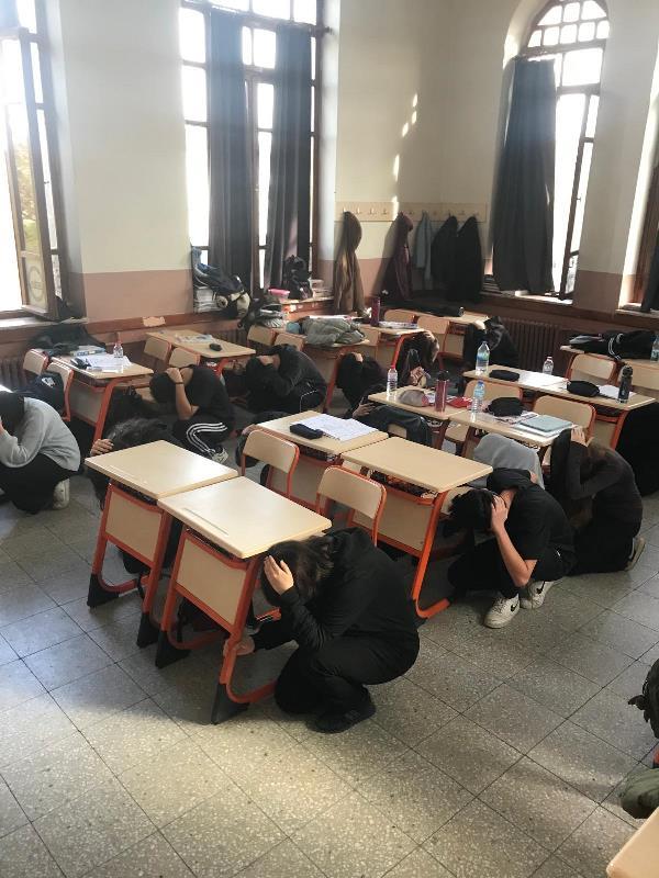 Afyon Lisesi’nde Deprem Ve Yangın Söndürme Tatbikatı Gerçeğini Aratmadı