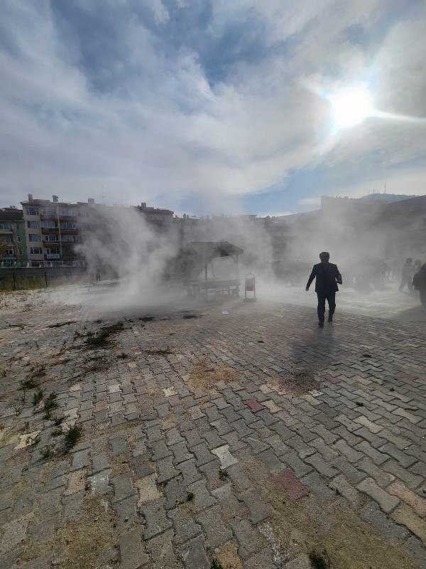 Afyon Lisesi’nde Deprem Ve Yangın Söndürme Tatbikatı Gerçeğini Aratmadı