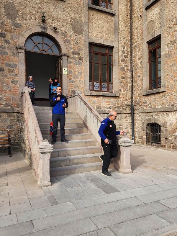 Afyon Lisesi’nde Deprem Ve Yangın Söndürme Tatbikatı Gerçeğini Aratmadı