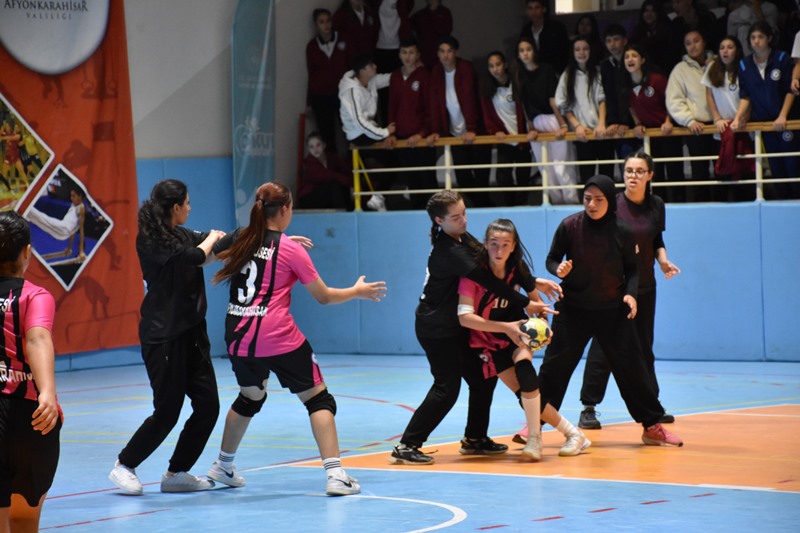 Afyonkarahisar’da Genç Kızlar Hentbol Müsabakaları Tamamlandı