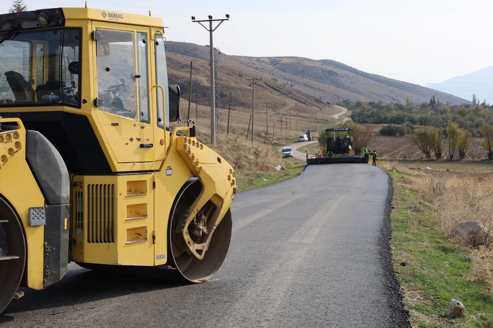 Dinar'ın Köylerinde Sıcak Asfalt Çalışmaları Başladı