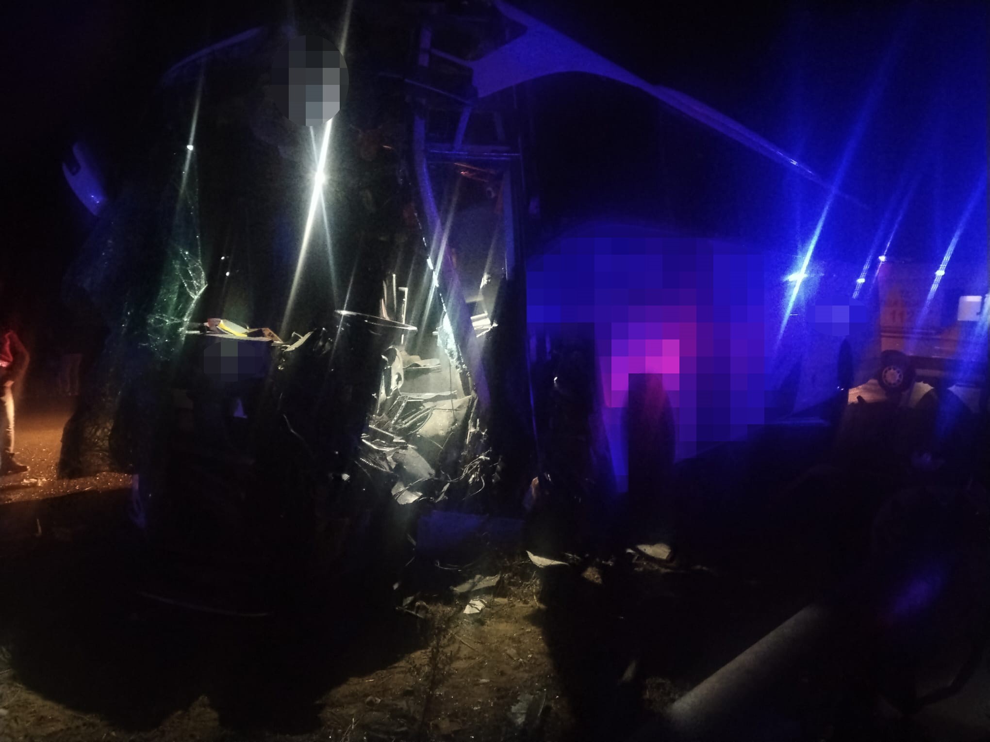 Minibüs yolcu otobüsüyle çarpıştı: çok sayıda yaralı var