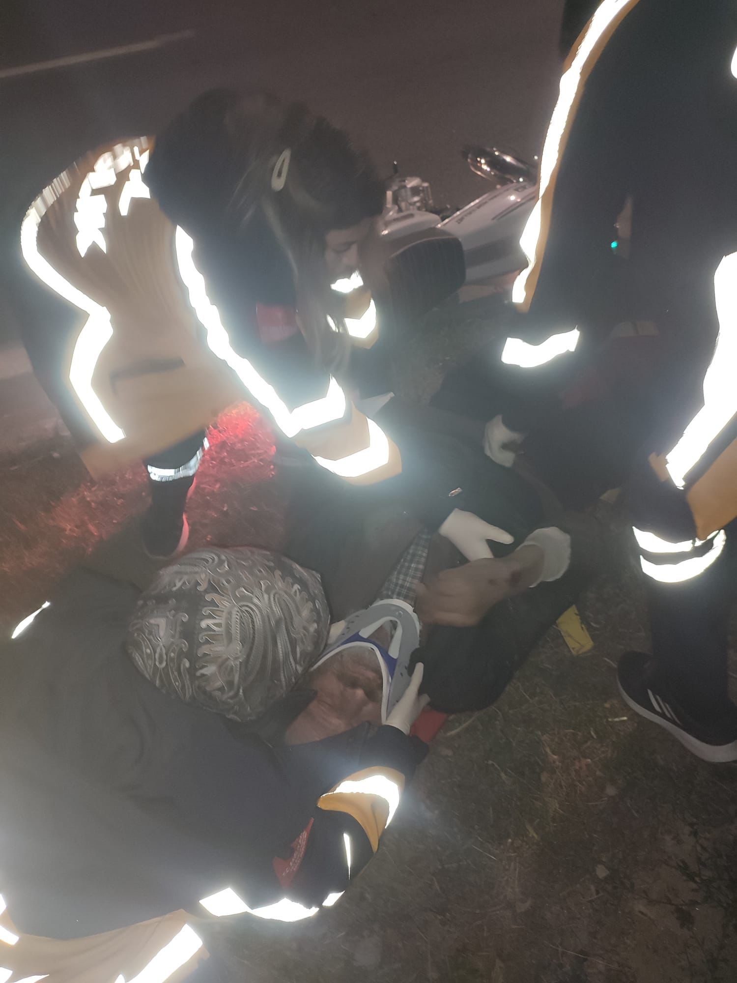 Motosiklet Kaldırıma Çarptı: İki Kişi Yaralandı