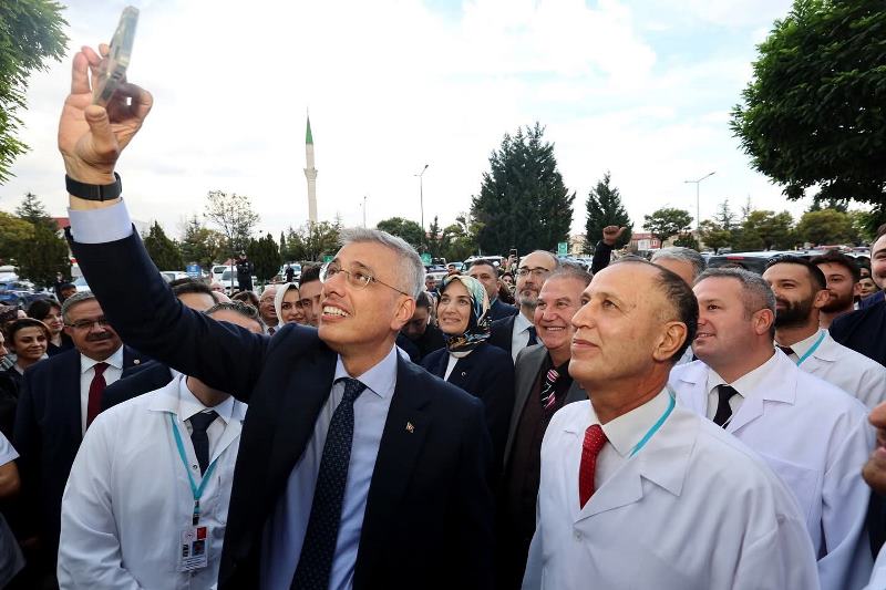 Bakan Memişoğlu, Devlet Hastanesinde İncelemelerde Bulundu