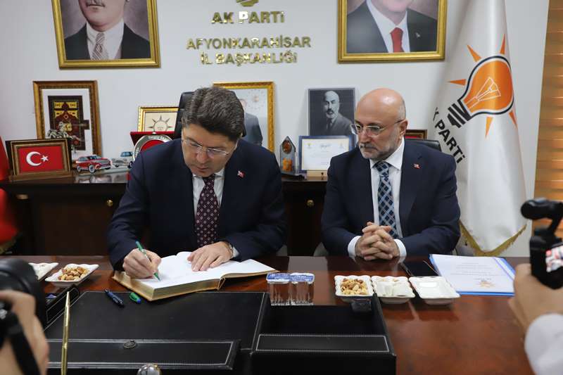 Bakan Tunç Ak Parti Afyon Teşkilatı'yla Bir Araya Geldi