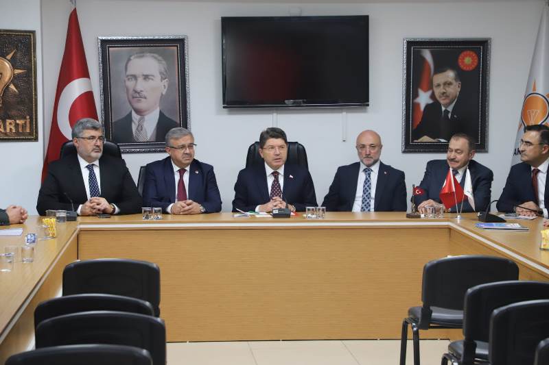 Bakan Tunç Ak Parti Afyon Teşkilatı'yla Bir Araya Geldi