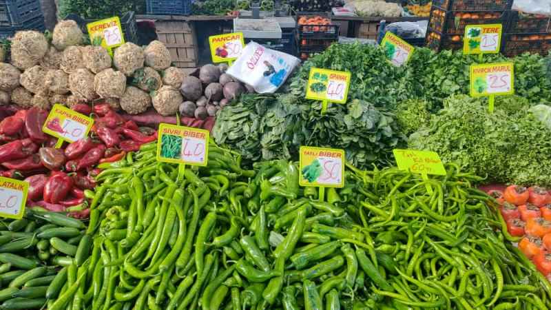 Başkan Özaşkın Pazarcı Esnafına Fiyat Etiketleri Dağıttı