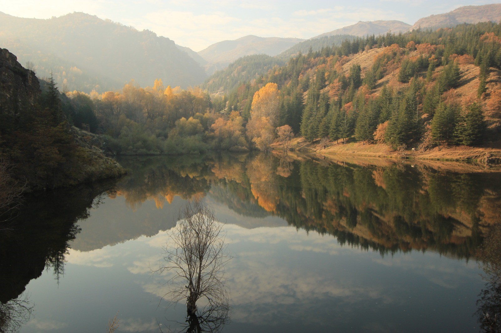 Bu Manzara Afyon’da Çekildi: Sis Bulutları Kartpostallık Görüntü Oluşturdu!
