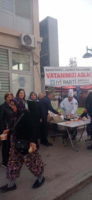 “Ekmeğimizi, Aşımızı Paylaşırız; Vatanımızı Asla!”