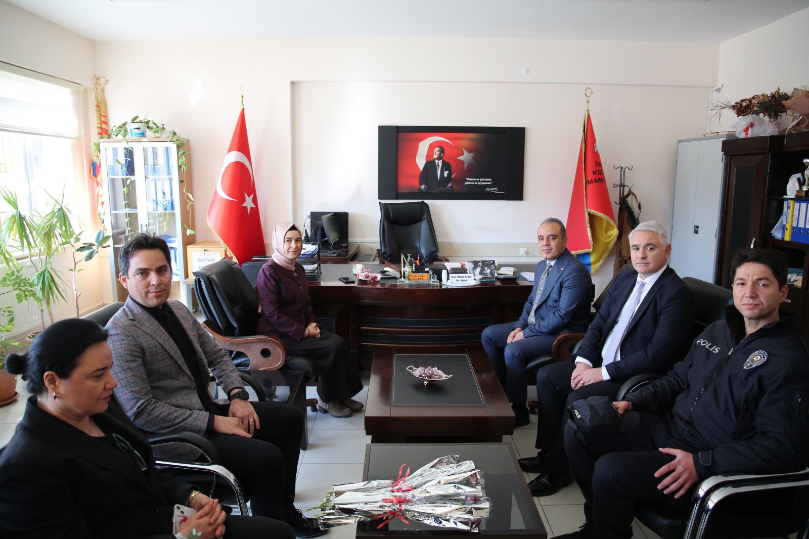 Emniyet Müdürü Erol’dan Şehit Eşine Öğretmenler Günü Ziyareti