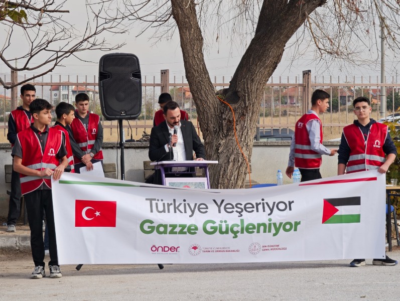 “Gazze İçin Fidanlar Toprakla Buluştu”