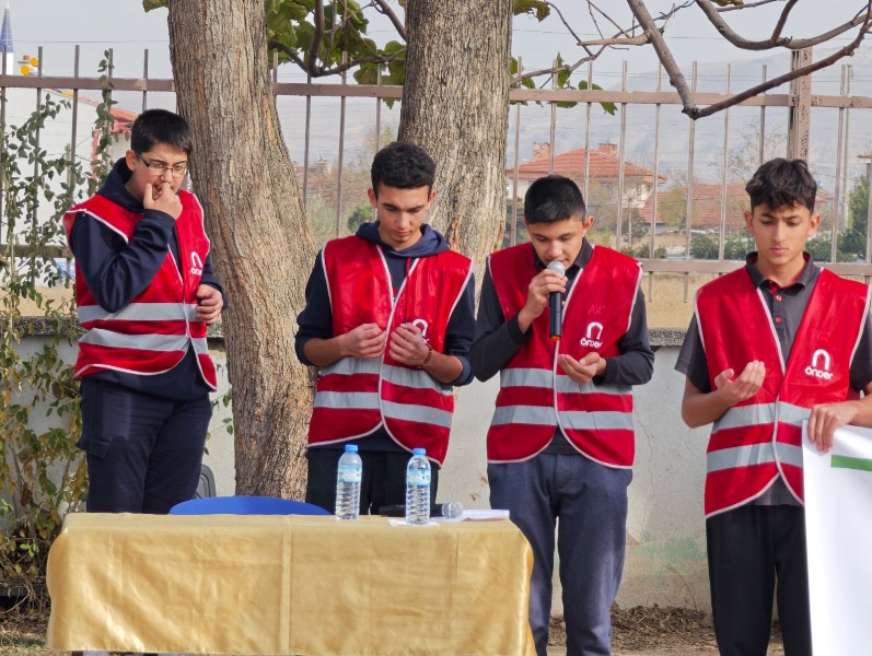 “Gazze İçin Fidanlar Toprakla Buluştu”