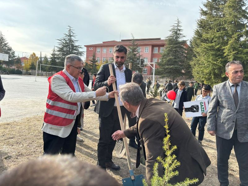 “Gazze İçin Fidanlar Toprakla Buluştu”