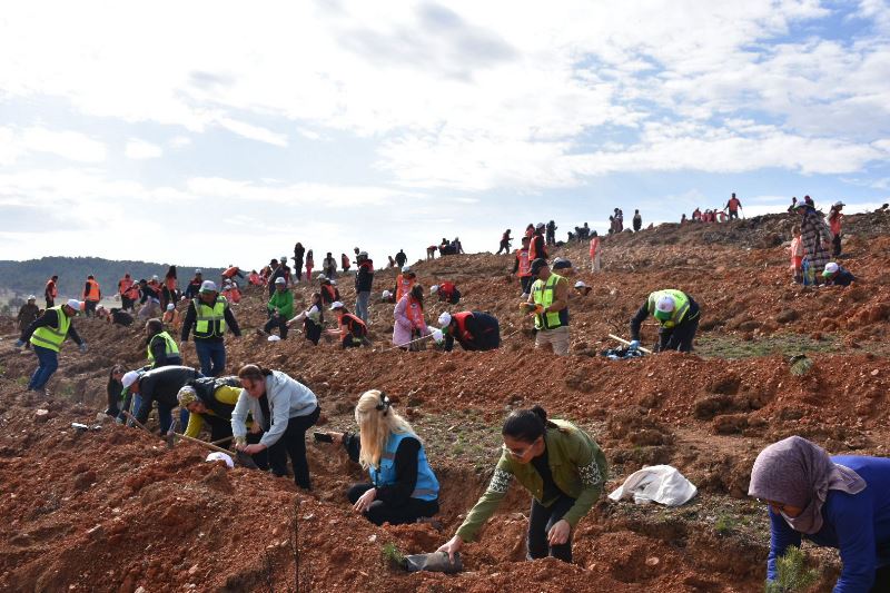 GSB Afyonkarahisar Ailesinden Anlamlı Fidan Dikimi