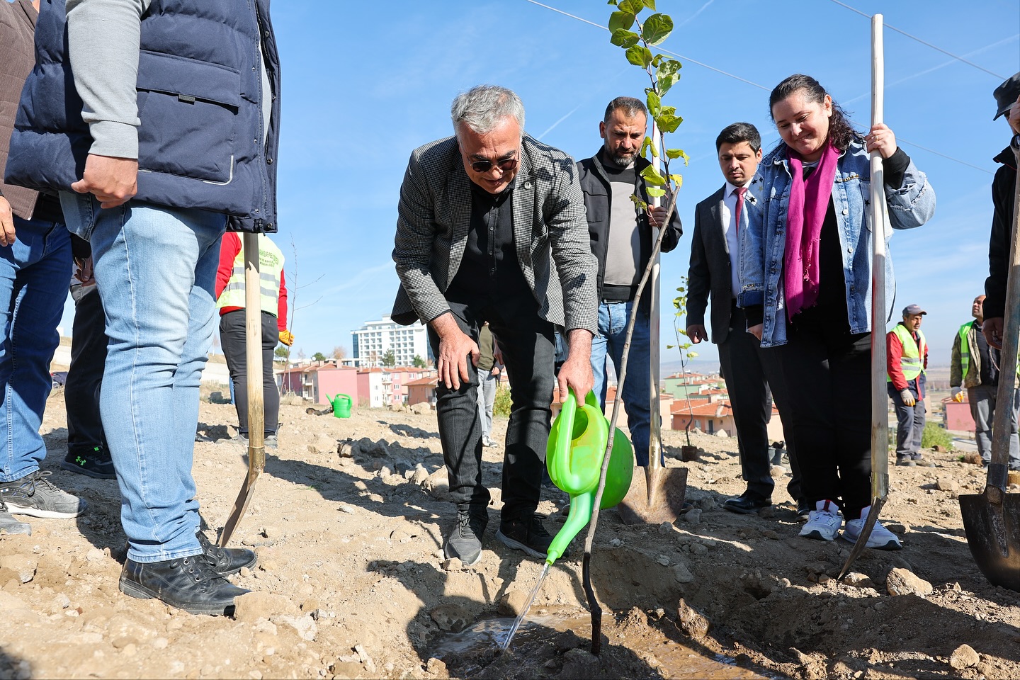 Hayırsever Desteğiyle Afyon’a Yeni Nefes: Fidanlar Toprakla Buluştu