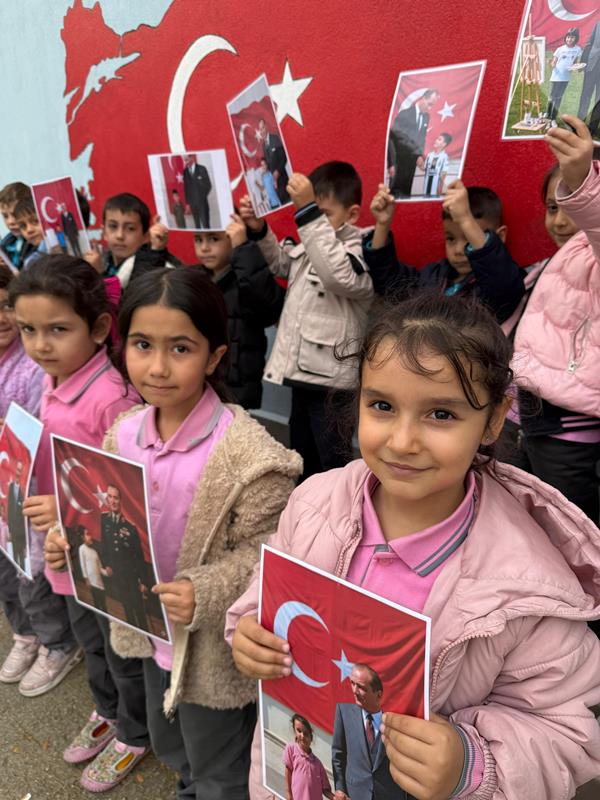 Hürriyet İlkokulu’ndan 10 Kasım’a Özel Duygusal “Sevgi Yürüyüşü”