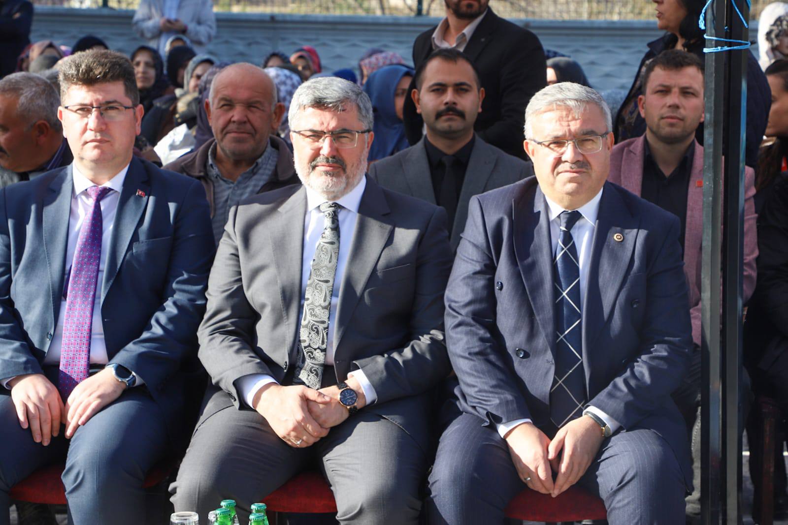 İscehisar’da Çakmak Ailesinin Bağışıyla Yapılan İlkokul Hizmete Açıldı