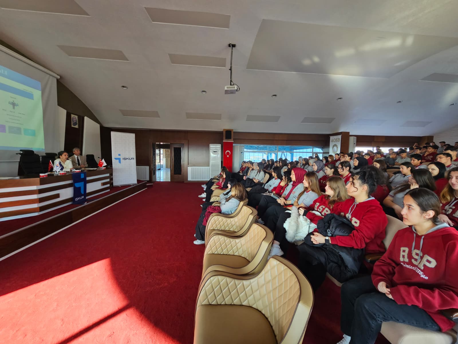 İŞKUR Uzmanları RSP Öğrencileriyle Buluştu: Kariyer ve CV Eğitimi Verildi