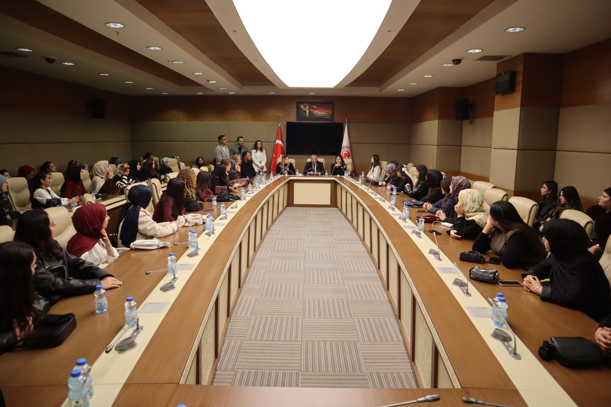 Milletvekili Olgun, AKÜ Çay MYO Öğrencilerini Meclis’te Ağırladı