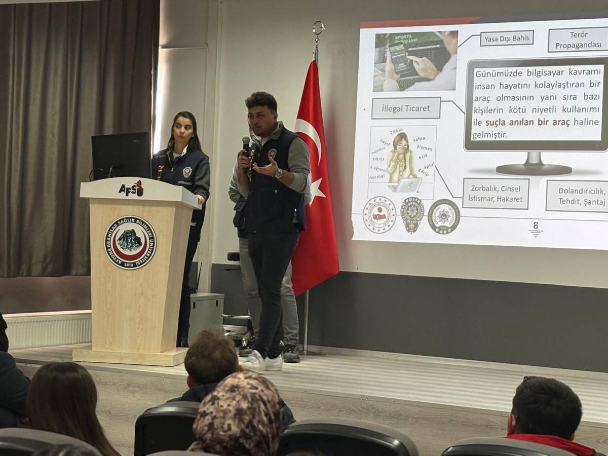 Şuhut SHMYO'dan Dijital Risk Kalkanı Eğitimi: Polisler Gençlere Yol Gösterdi