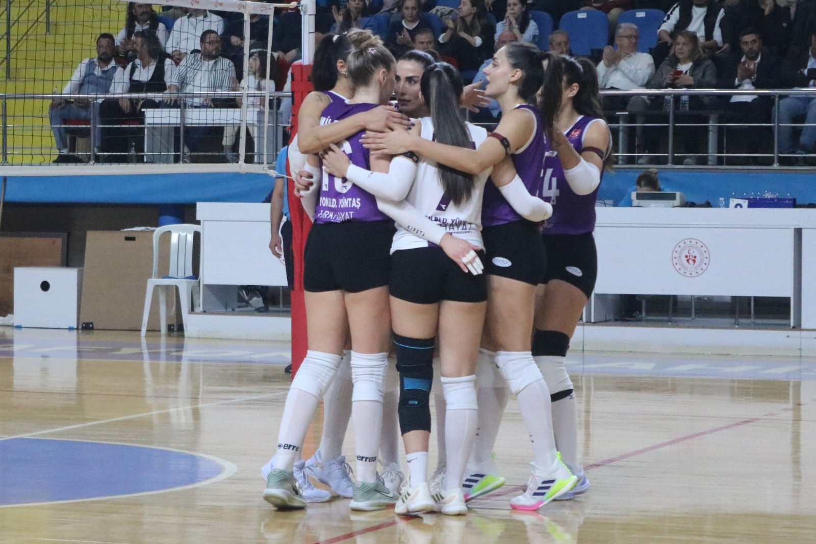 Sultanlar Lideri Koltuğundan Etti