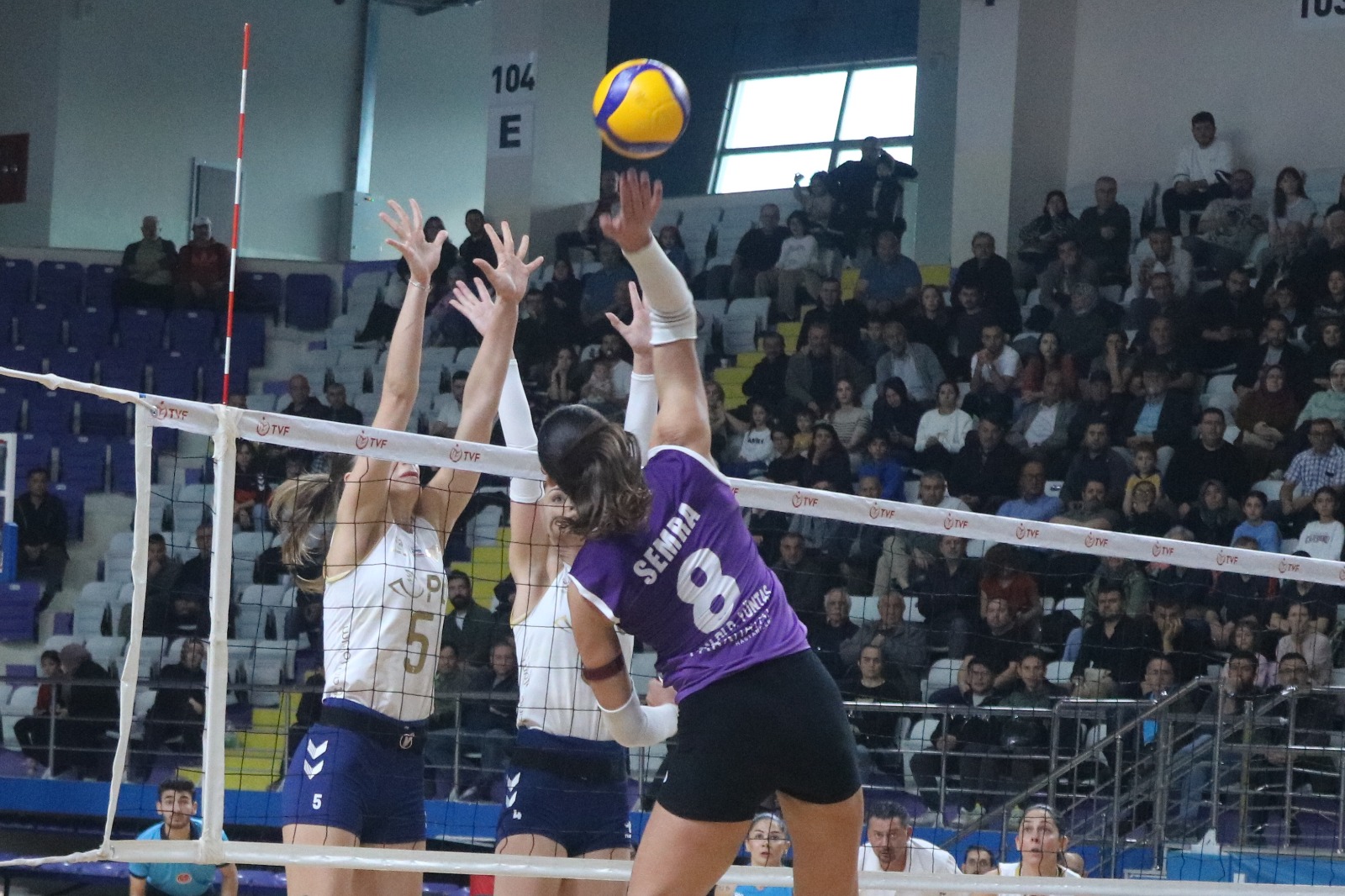 Sultanlar Lideri Koltuğundan Etti