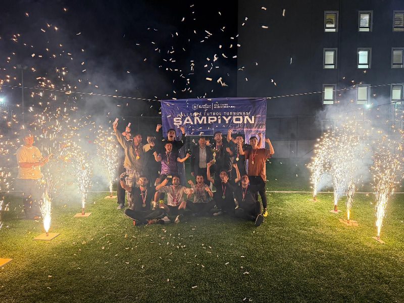 Tınaztepe Yurdu'nun Şampiyonu Ay Yıldız Oldu