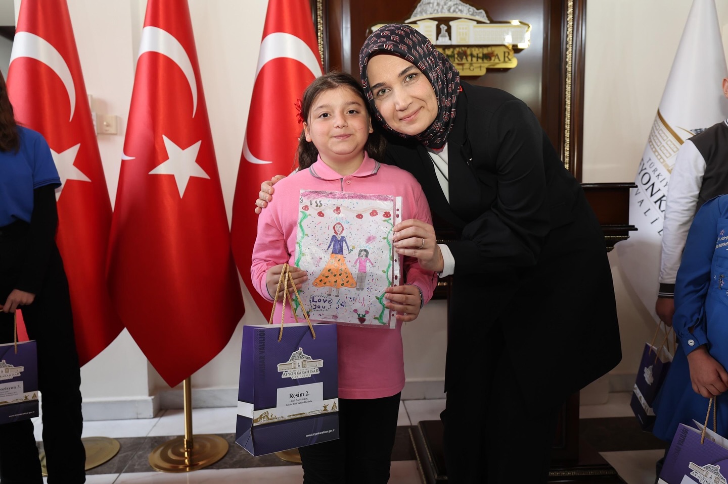 Vali Yiğitbaşı, Atatürk’ün Yeşil Vatan Hayalini Resmeden Öğrencileri Ödüllendirdi