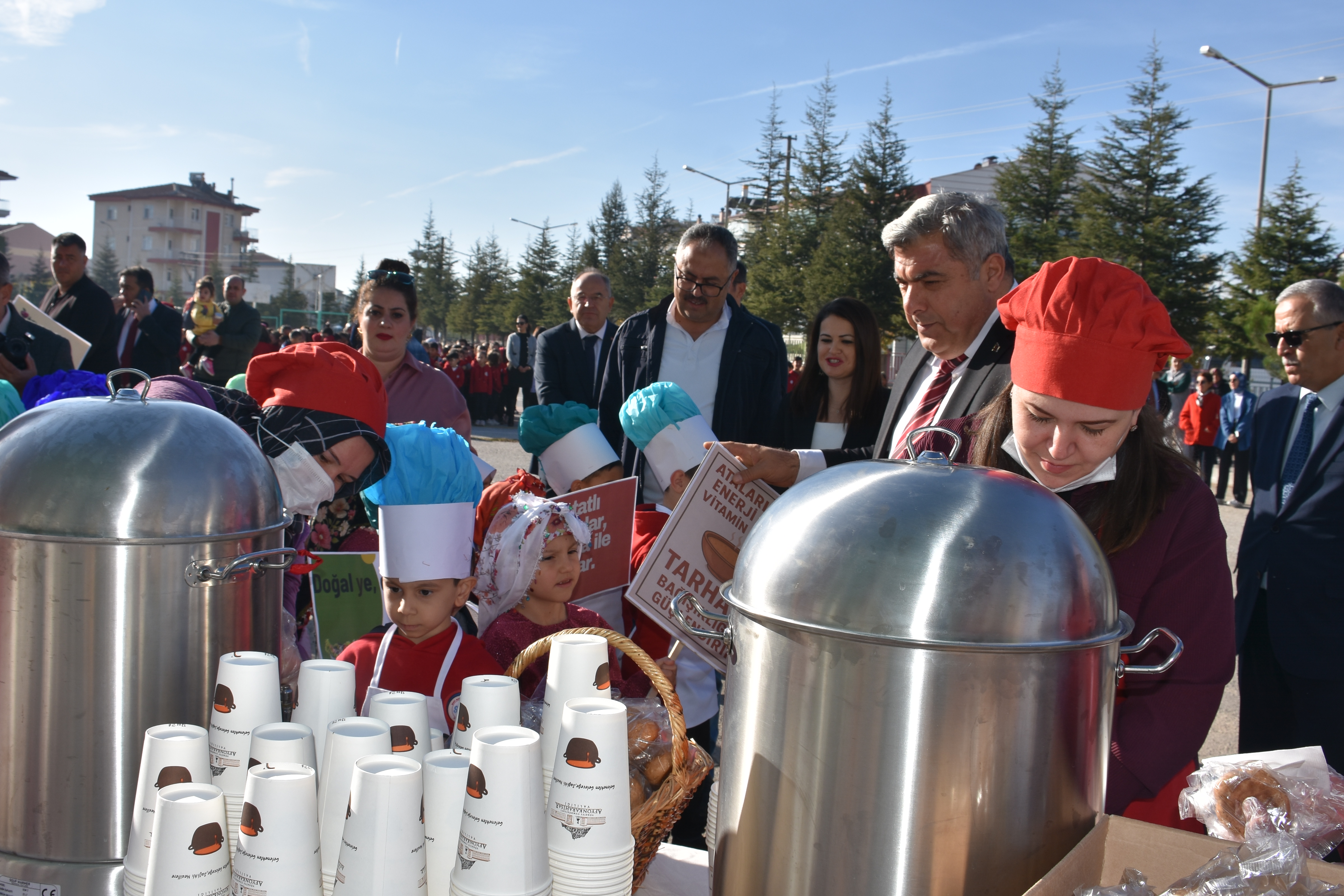 Vali Yiğitbaşı’ndan Eğitime “Devlet Ana” Dokunuşu: Her Sabah 24 Bin Öğrenciye Sıcak Tarhana!