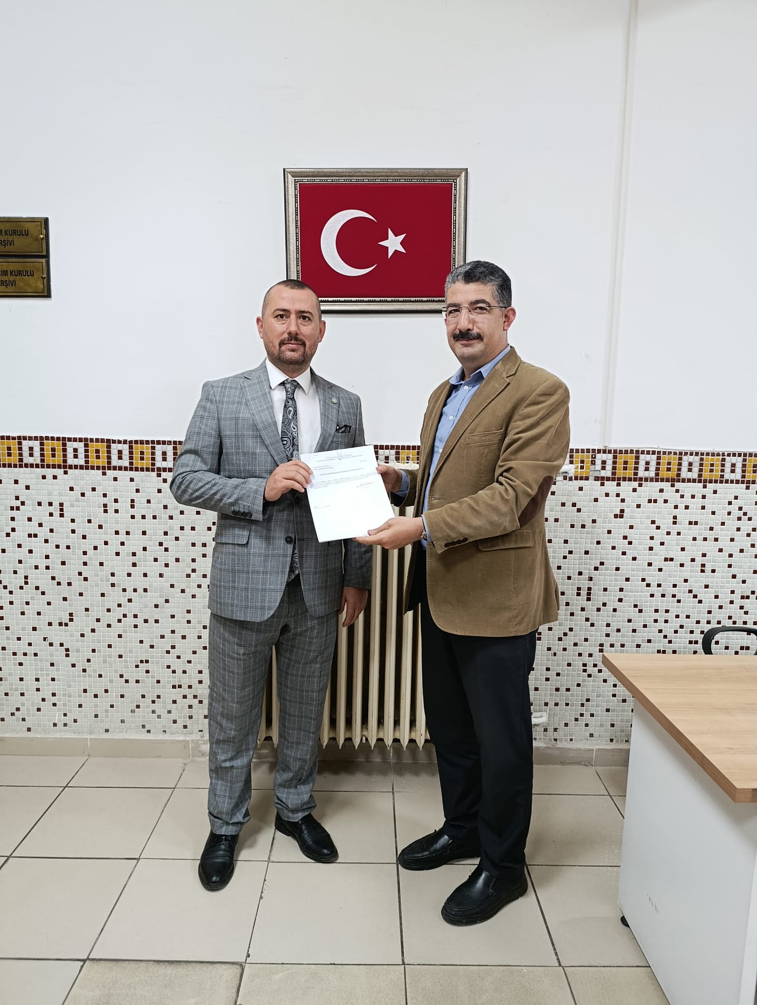 İYİ Parti Merkez İlçe Başkanı İzzet Köken Mazbatasını Aldı