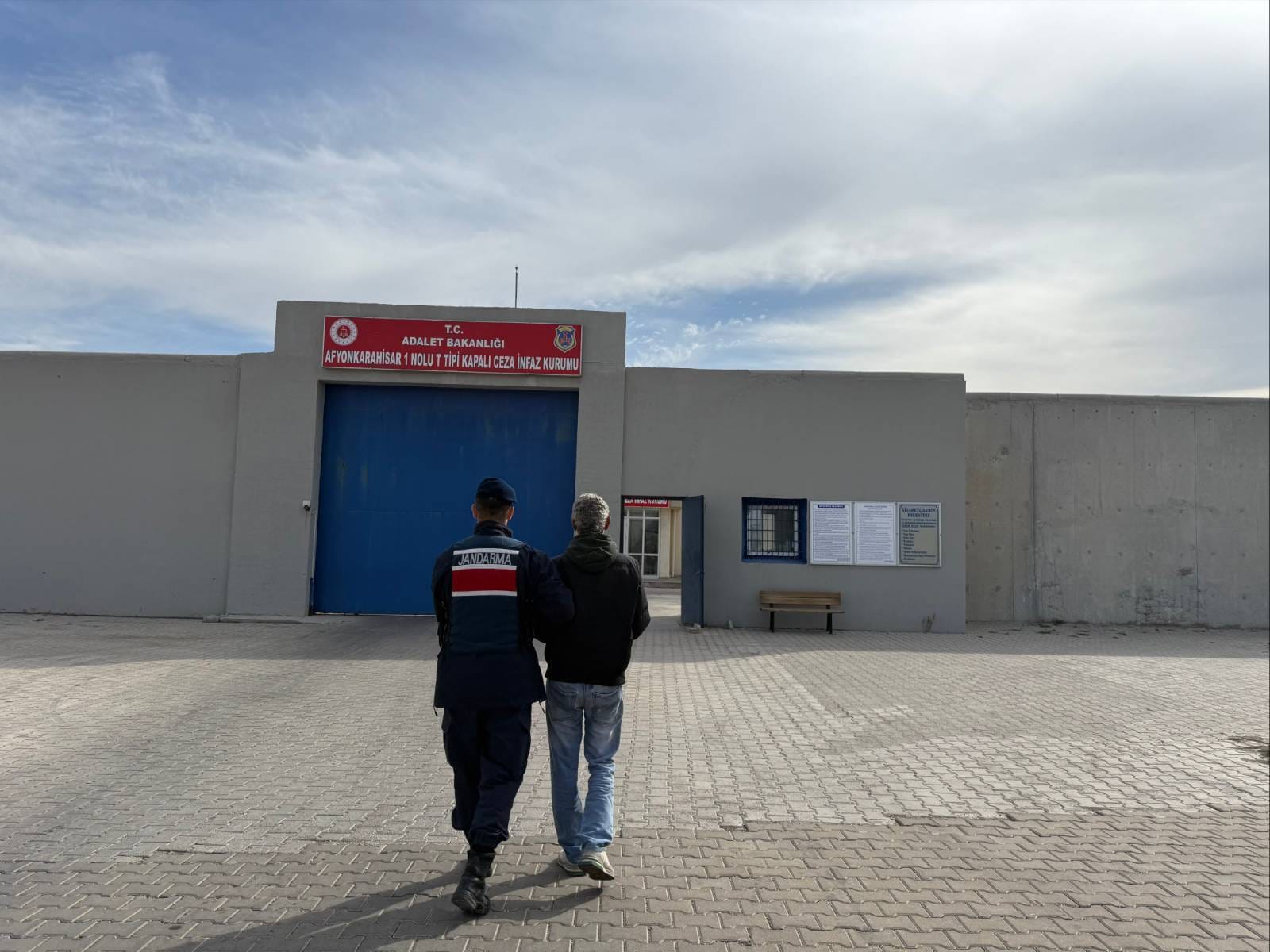 Afyonkarahisar Jandarması'ndan Suçlulara Göz Açtırmayan Takip