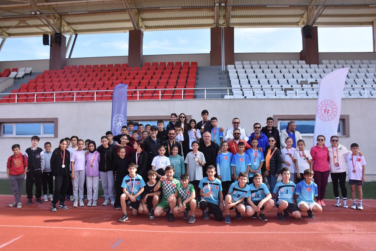 Afyonkarahisar Kros Müsabakaları Nefes Kesti: Genç Atletler Geleceğe Koşuyor!