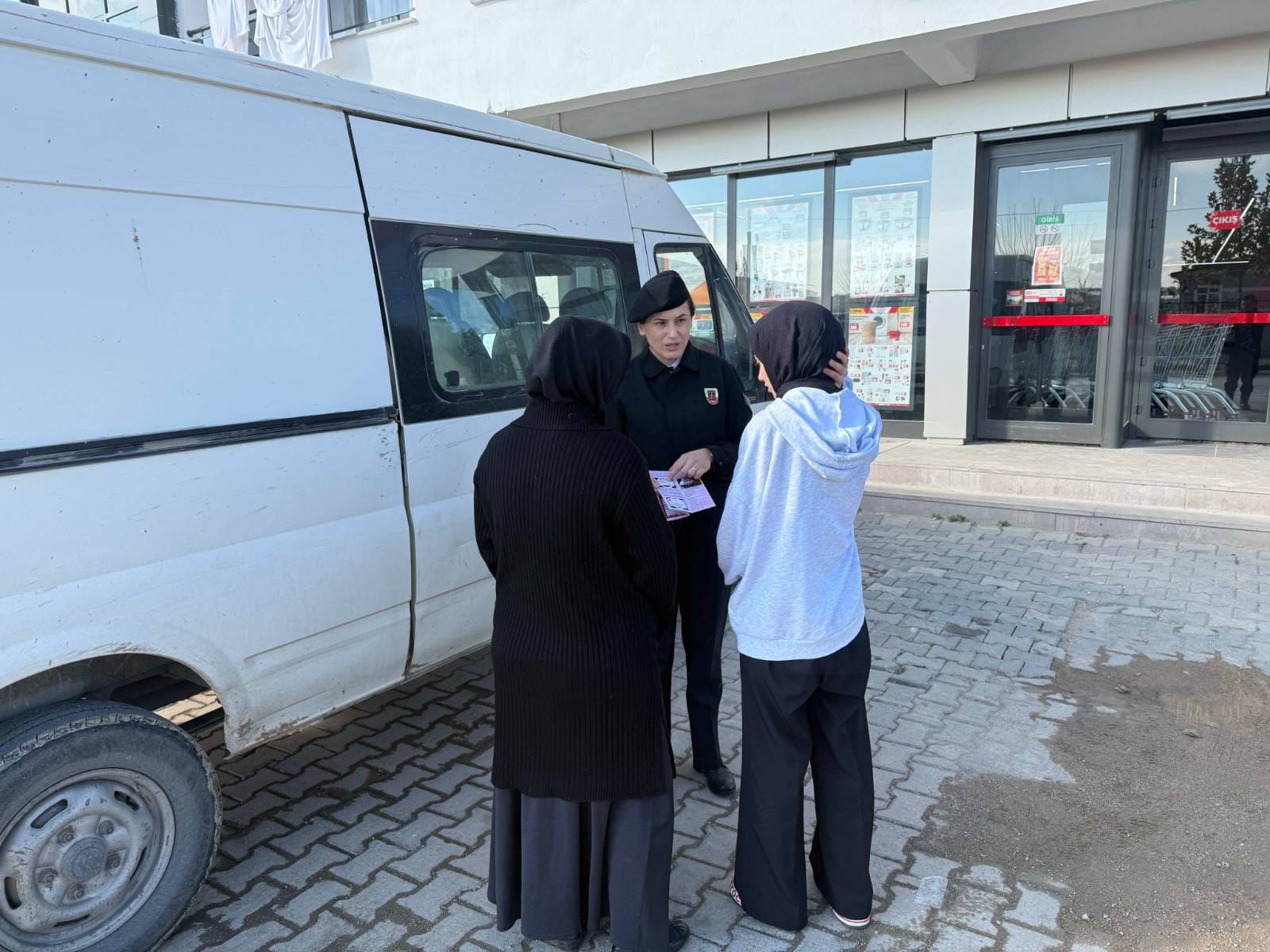 Jandarma'dan Kadına Şiddetle Mücadelede Bilgilendirme