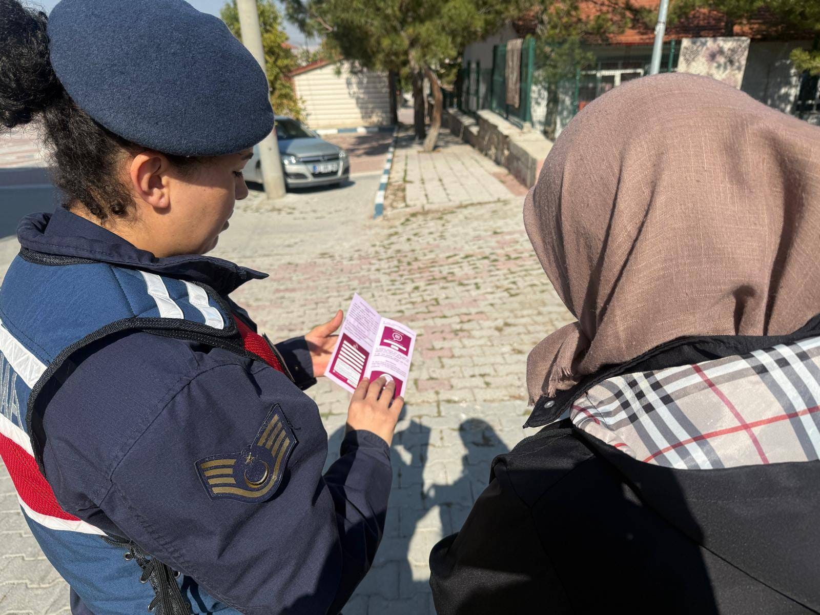 Jandarma'dan Kadına Şiddetle Mücadelede Bilgilendirme