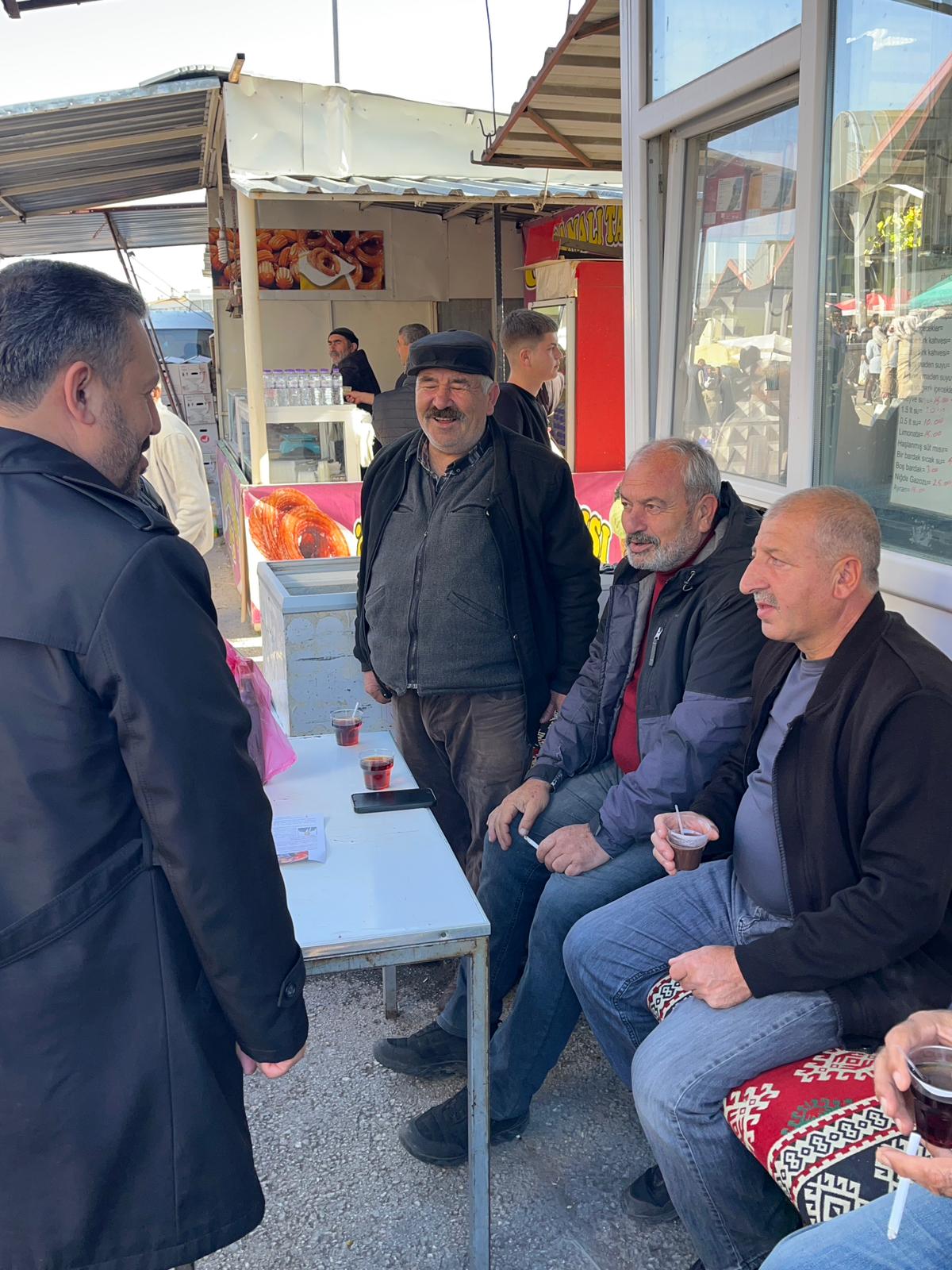 Başkan Aladağ, Pazar Esnafı ve Vatandaşlarla Bir Araya Geldi