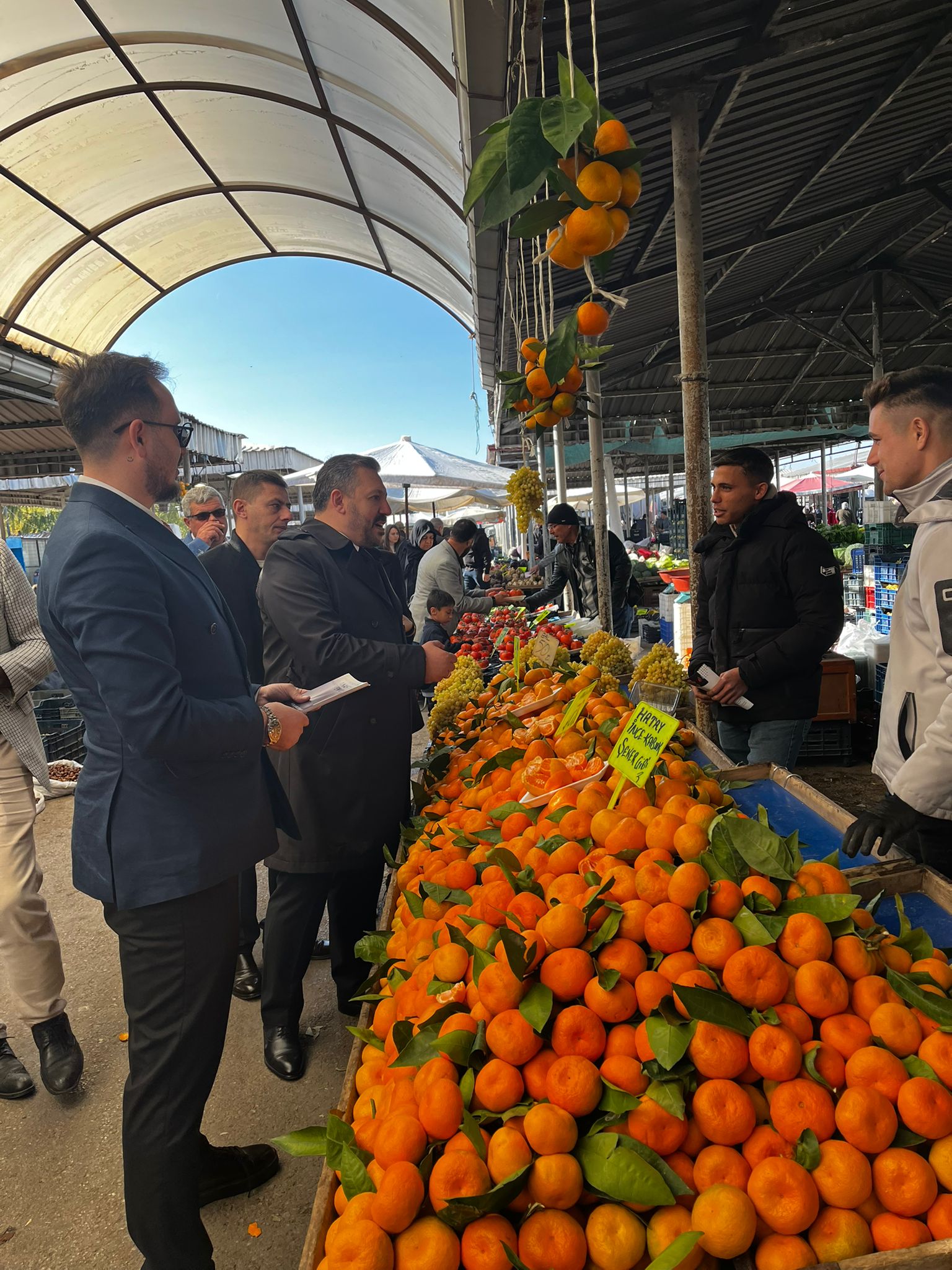 Başkan Aladağ, Pazar Esnafı ve Vatandaşlarla Bir Araya Geldi