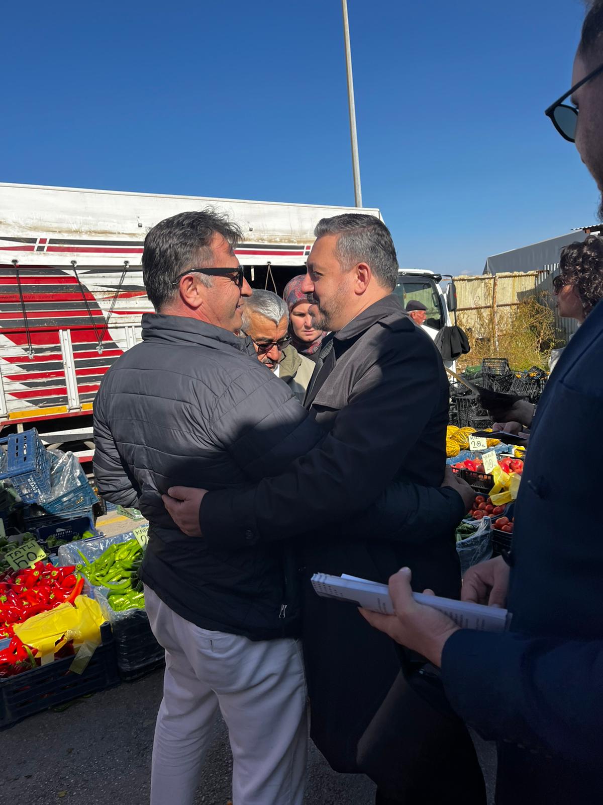 Başkan Aladağ, Pazar Esnafı ve Vatandaşlarla Bir Araya Geldi