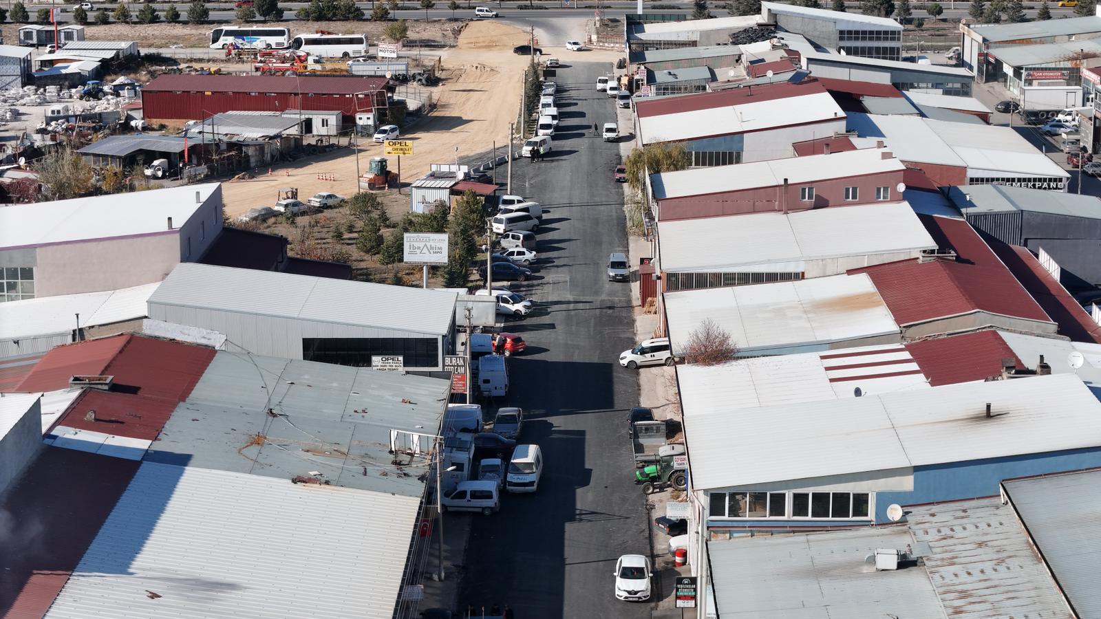 2. Küçük Sanayi Sitesi'nde Asfalt Serimi Başladı: Yıllık Sorun Çözülüyor