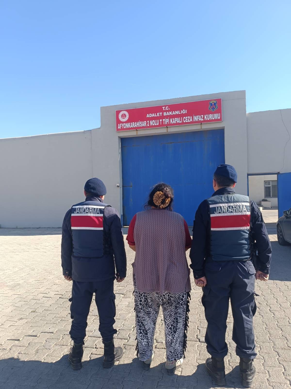 Afyonkarahisar Jandarması, Aranan 43 Şahsı Yakaladı