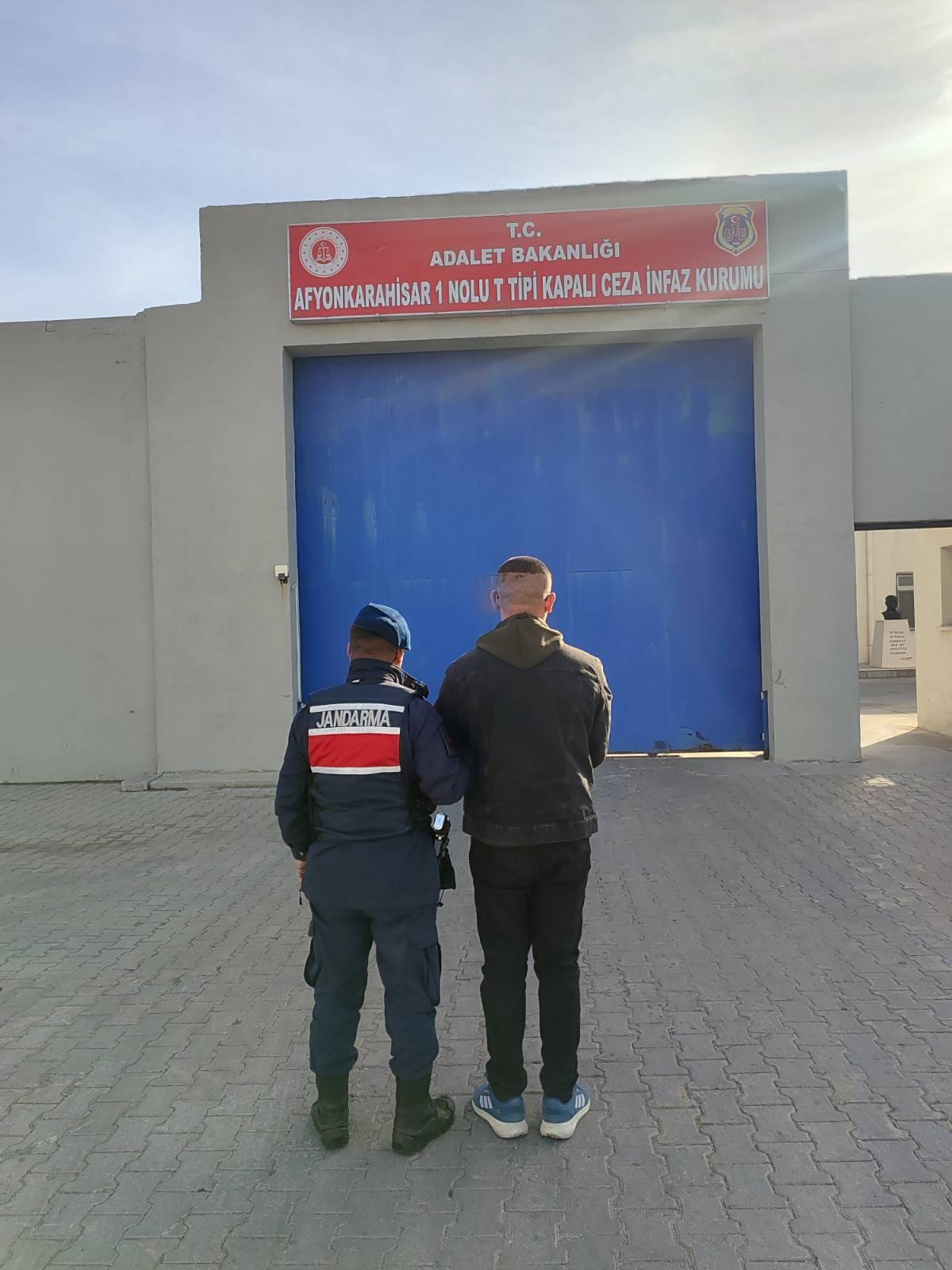 Afyonkarahisar Jandarması, Aranan 43 Şahsı Yakaladı