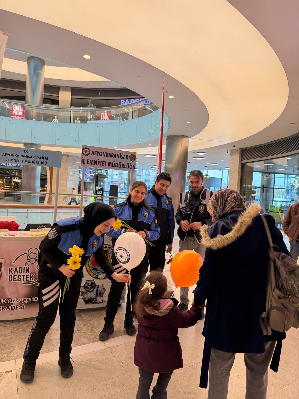 Afyonkarahisar Emniyetinden AVM’de KADES Bilgilendirmesi