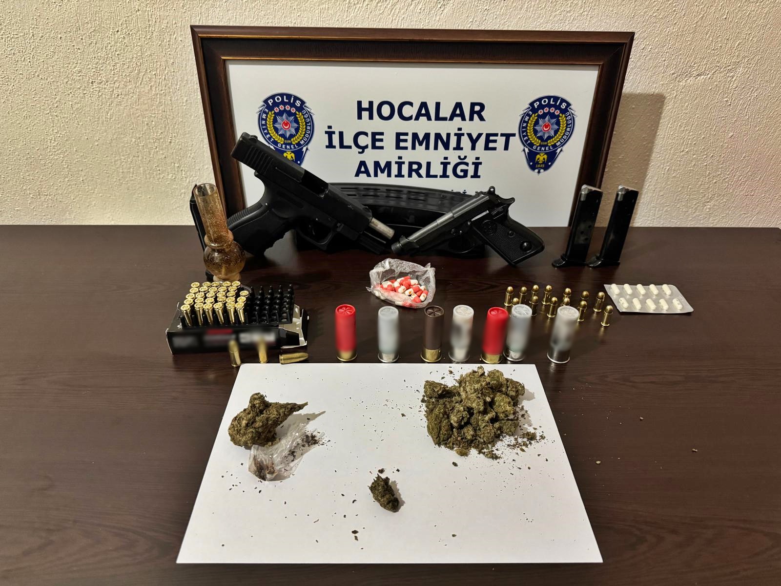 Afyonkarahisar da Hırsızlık Hükümlüsü Dahil 21 Kişi Adalete Teslim Edildi