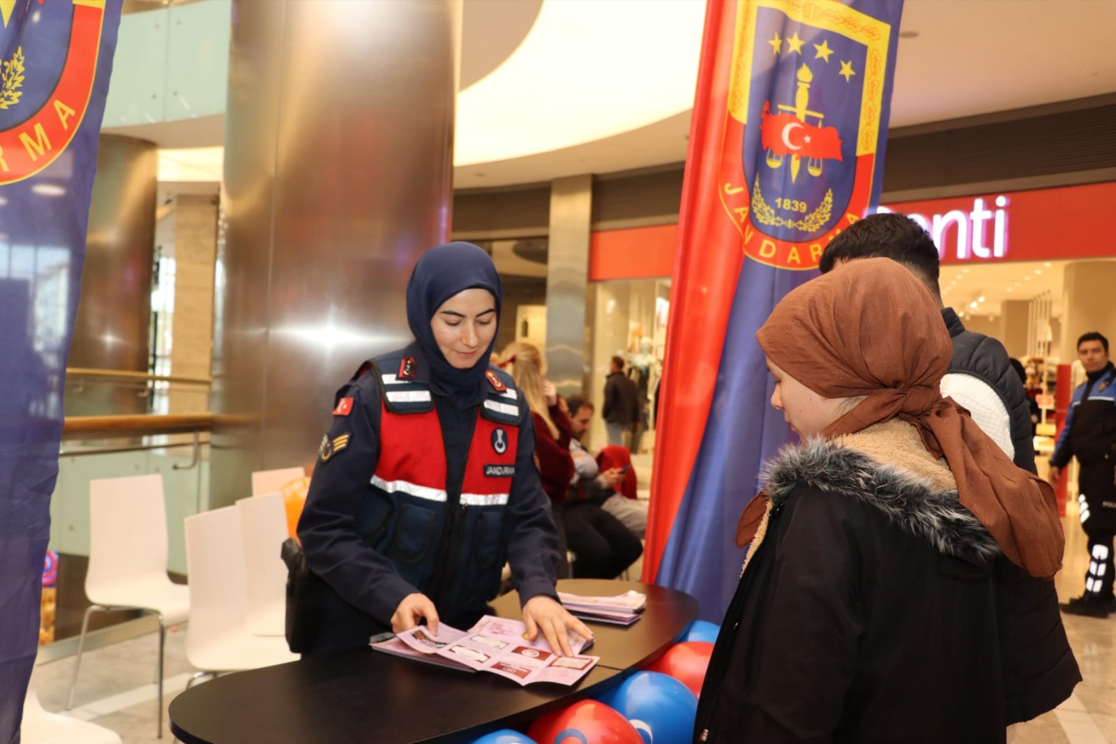 Afyonkarahisar Jandarması 93 Kadına 'Kades' Ve 'El Kal-Ka-Maz'ı Anlattı