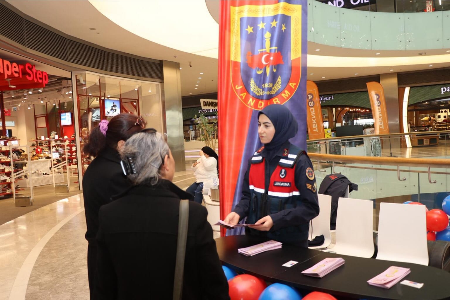 Afyonkarahisar Jandarması 93 Kadına 'Kades' Ve 'El Kal-Ka-Maz'ı Anlattı