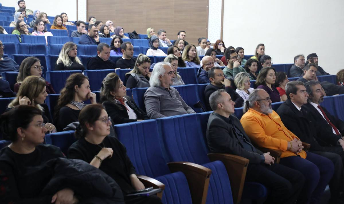 AKÜ’de “Felsefeye Yeni Bir Başlangıç Yapmak” Konulu Konferans Gerçekleştirildi
